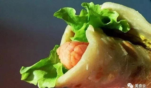 早餐卖鸡蛋灌饼，能让你轻松月入两万！+鸡蛋灌饼绝密配方做法（鸡蛋灌饼赚不赚钱）