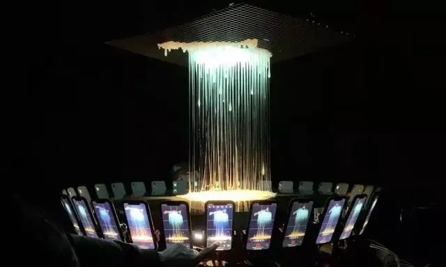 堪比科幻大片！苹果新实验发布：猜猜iPhone XS怎么拍的水？-由iphonexsmax拍摄水印