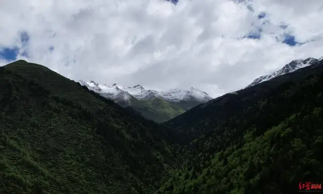 洛日依甲雪山