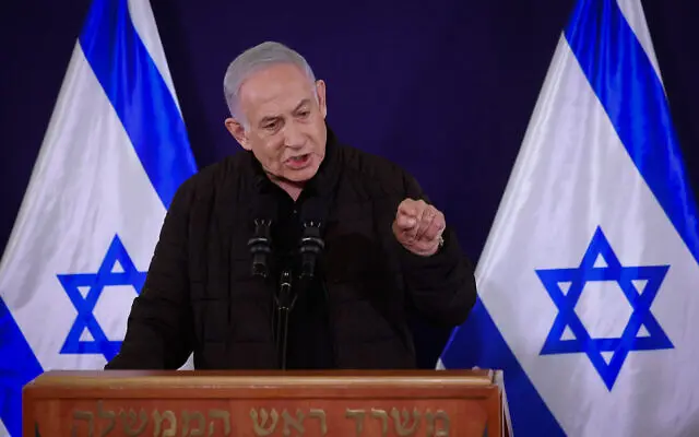 2023年11月11日，以色列总理内塔尼亚胡当天在与以国防部长加兰特和反对党国家团结党领导人甘茨举行的联合发布会上提到了巴以冲突。图源：外媒