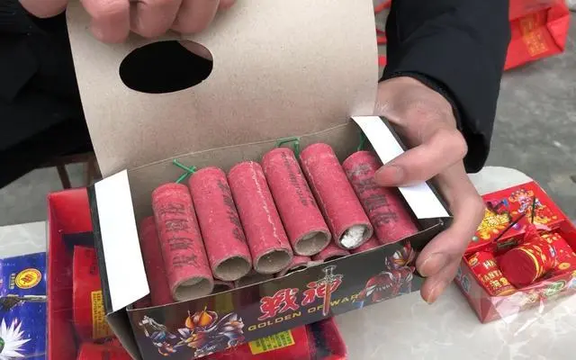 曾有博主发视频对“战神鞭炮”的威力进行测试 资料图片 来源网络