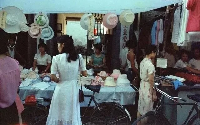 在温州市木勺巷摆摊的个体户，1984年