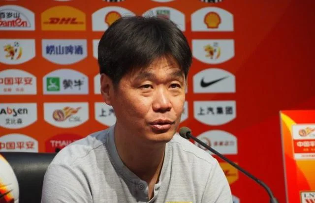 李霄鹏下课另有隐情？极端球迷举报信或是压死骆驼最后一根稻草!（李霄鹏履历）