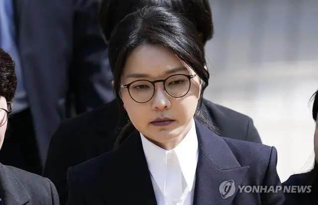 金建希收过的奢侈品曝光 把自己当王妃 被捕成必然