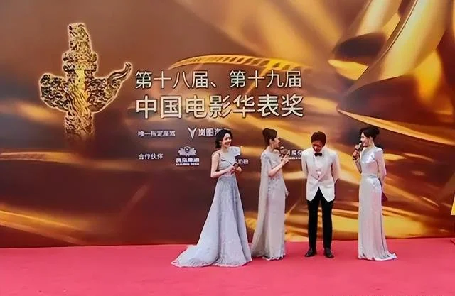 在中國電影華表獎上，baby的發簪，劉曉慶的祖母綠，女星審美差距出來了