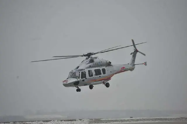 2016年12月20日上午，Z15（AC352）型“吉祥鸟”先进中型多用途民用直升机在黑龙江哈尔滨首飞成功。 杨铁虎 摄