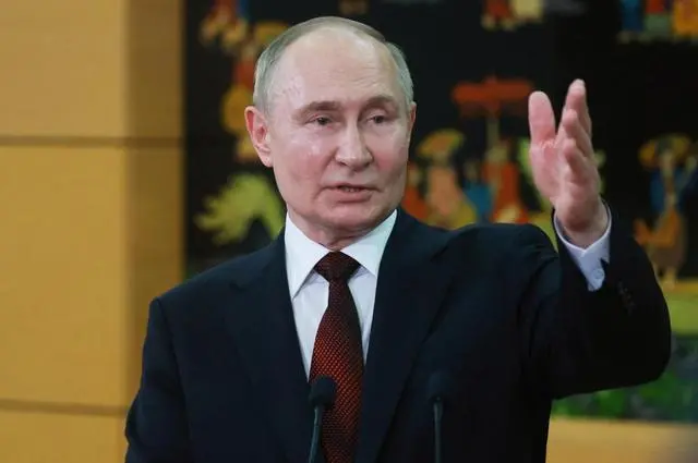 普京刚回国就硝烟四起，乌军导弹突袭游客，恐怖分子见人就杀