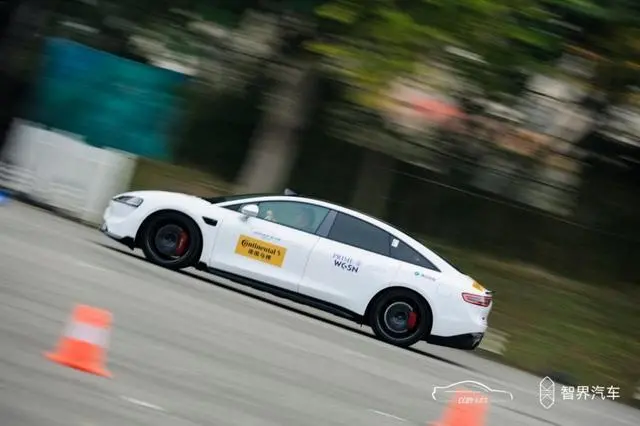 智界亮相中国年度车双城盛典 品牌2.0实力获专业媒体集中检验 智界亮相中国年度车双城盛典 品牌2.0实力获专业媒体集中检验