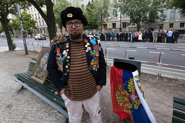“抹黑”普京的艺术家遭枪杀，行凶手法十分残忍