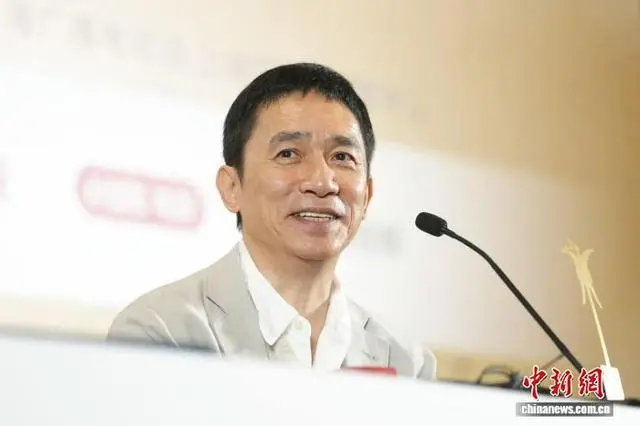 6月12日下午，中国香港演员梁朝伟亮相第28届上海国际电影节金爵奖主竞赛单元评委媒体见面会。 中新网记者 张亨伟 摄