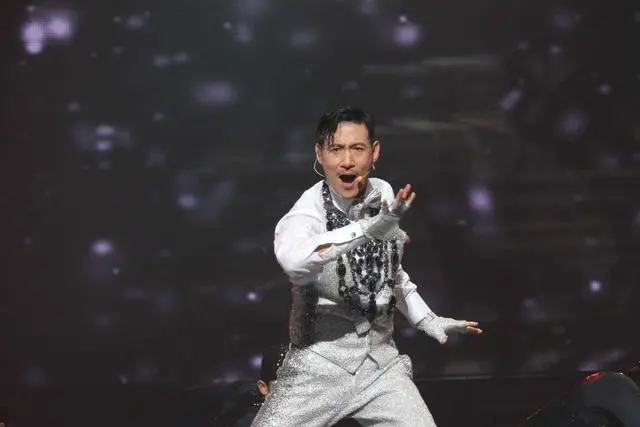 华语歌手2018年演唱会动员人数排名，薛之谦第六，榜首实至名归-歌手2018票数