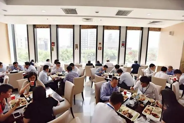 3家企业的食堂工作餐，如果给你一次机会，会选择哪一家公司？（去公司食堂工作好吗）