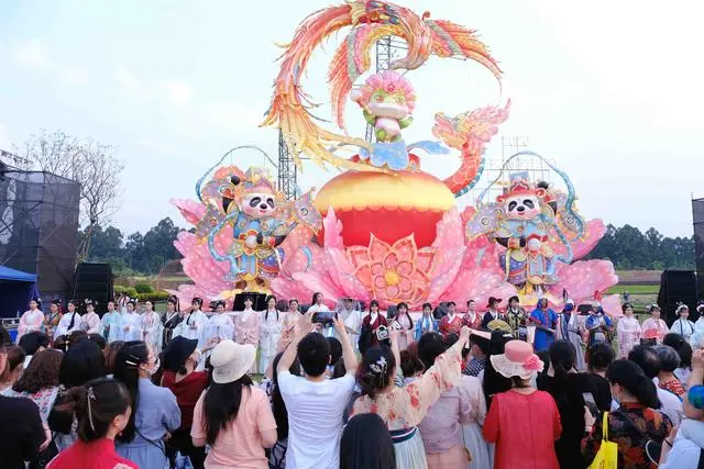 抖音成都玩乐热门榜前10 成都再添城市新地标（成都最火抖音）