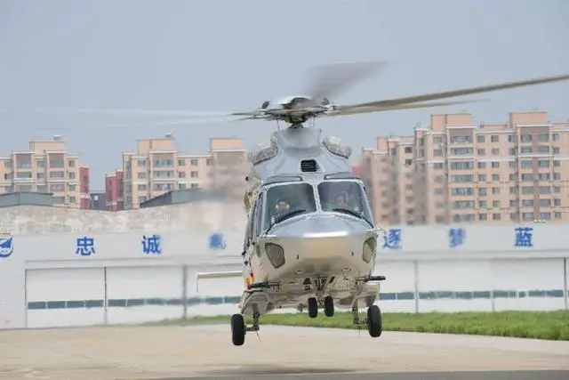 Z15（AC352）型“吉祥鸟”直升机采用常规气动布局，双发、宽机身、前三点可收放轮式起落架，最大起飞重量7.5吨，最大航程850公里，可搭载16名乘客。岳书华 摄