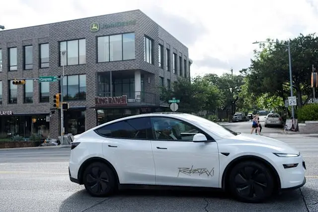 特斯拉自动驾驶出租车