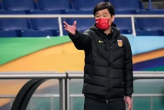 李霄鹏下课已不可避免，至今未获得合同，还有一点也能证实（李霄鹏霸气入场）
