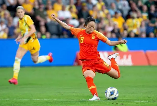 恭喜！中国女足头号球星留洋计划遭曝光：期待和梅西在一个俱乐部（中国女足留洋球员15人名单）插图8