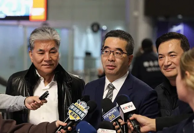 ��2��2�գ����񵳸���ϯ�������������ǰ����½���μӼ����ڱ������еġ����������ǿ���̳����ͼΪ����ᯣ��У�����ǰ����԰�������ܲɷá�ͼԴ��������