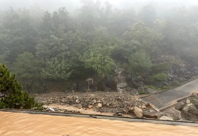 暴雨冲垮京城最贵酒店