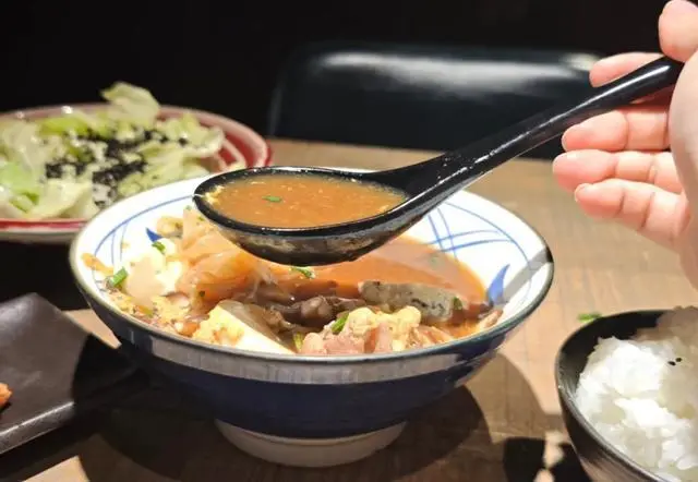 為什麽下館子後總瘋狂口渴？研究分析了8000道菜後找到了真相