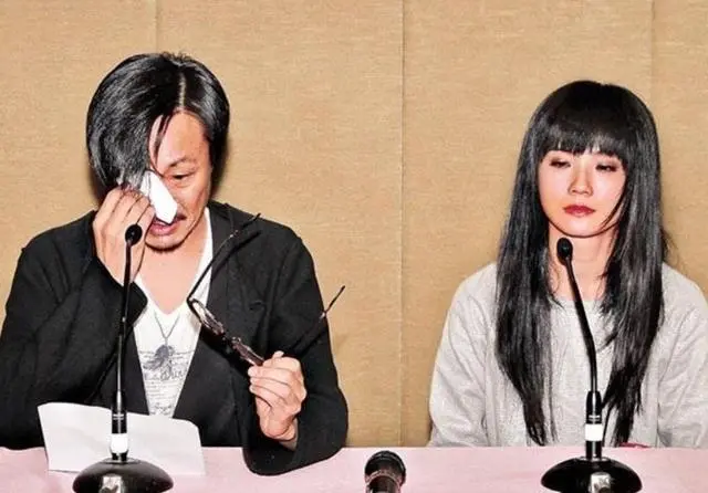 “太子”郑中基子女罕曝光！儿女皮肤黝黑特爱笑，眼睛和老爸一样-郑中基的身世简介