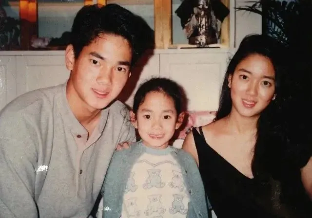 郭鹤年与何宝莲（第二任妻子）的三个孩子 从左至右：郭孔华、郭燕光、郭惠光