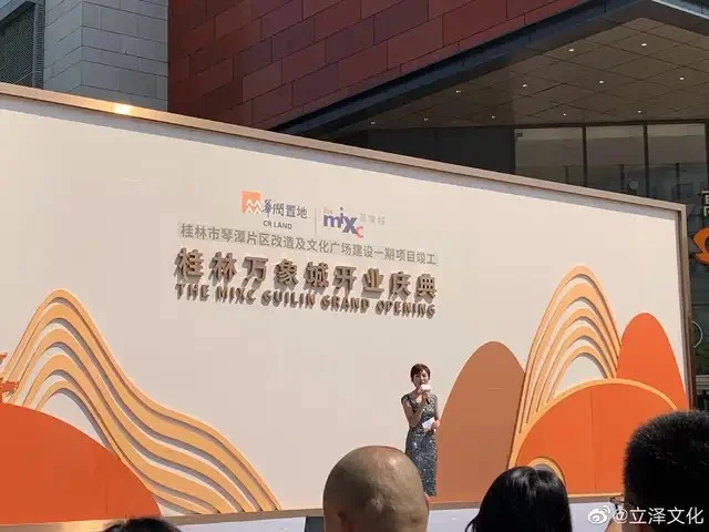 央视主持人欧阳夏丹近照，穿着简单难掩优雅好气质-央视主持人欧阳夏丹干嘛去了