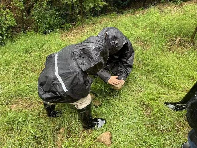 警方在现场调查取证 图源嵊州公安