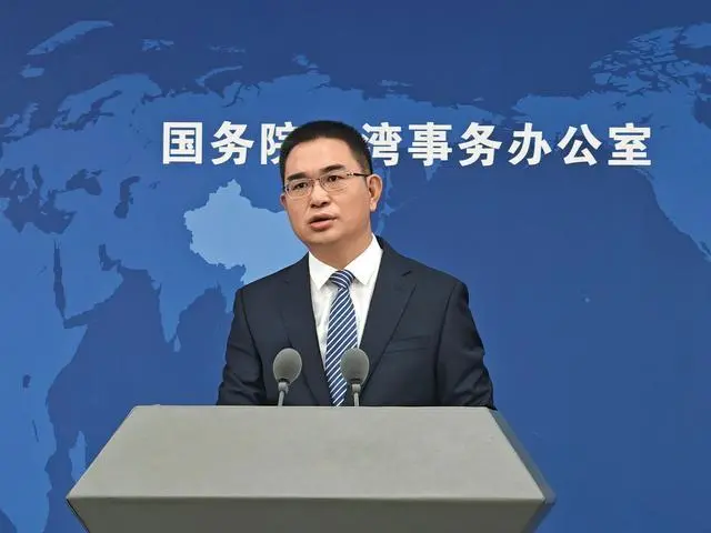 国台办12月27日上午举行例行新闻发布会，发言人陈斌华回答记者提问。