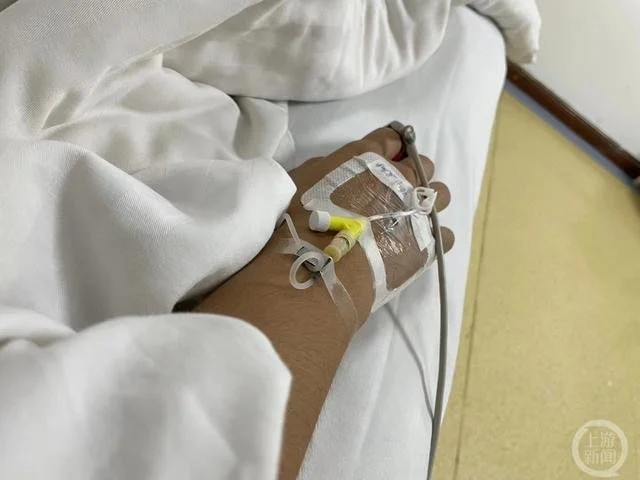 小伙吃自热锅将发热包与食材同煮进医院:只看生产日期 从不看说明书