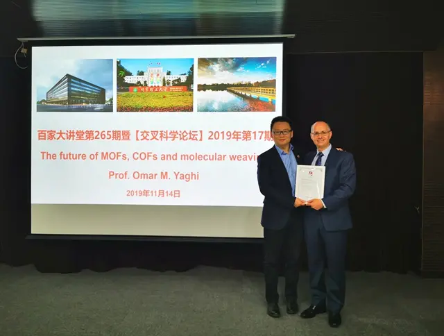 2019年，亚吉教授来到中国做演讲，并获得了北理工“百家大讲堂”报告嘉宾纪念证书。 | www.bit.edu.cn/xww/zhxw/jxky1/a179598.htm