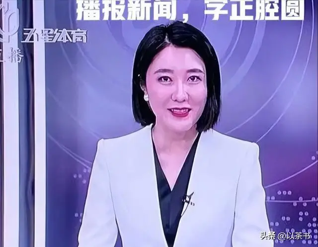 曾是上海著名主持，43岁辞铁饭碗，转行当网红卖货，非常愧对父母