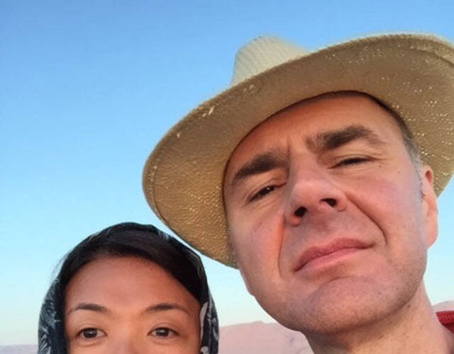 据悉,金星和老公汉斯在飞机上相识,2005年2月1日,金星与汉斯成婚,如今