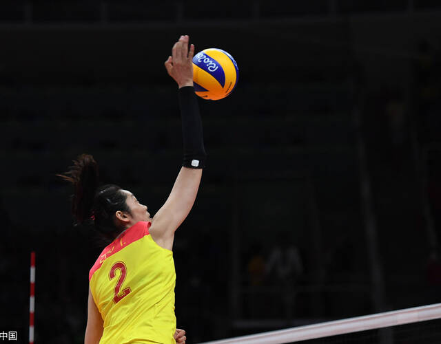 朱婷扣球杀圈粉 网友好想被你打