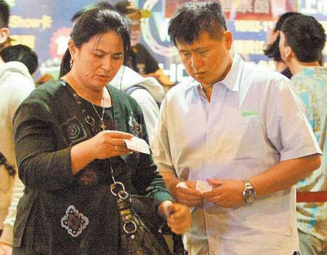 裘海正与老公.