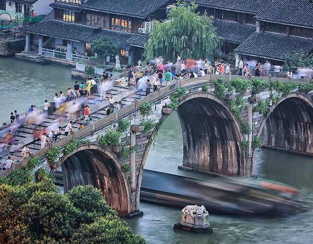 古桥暮色(拱宸桥).(程美香 摄)