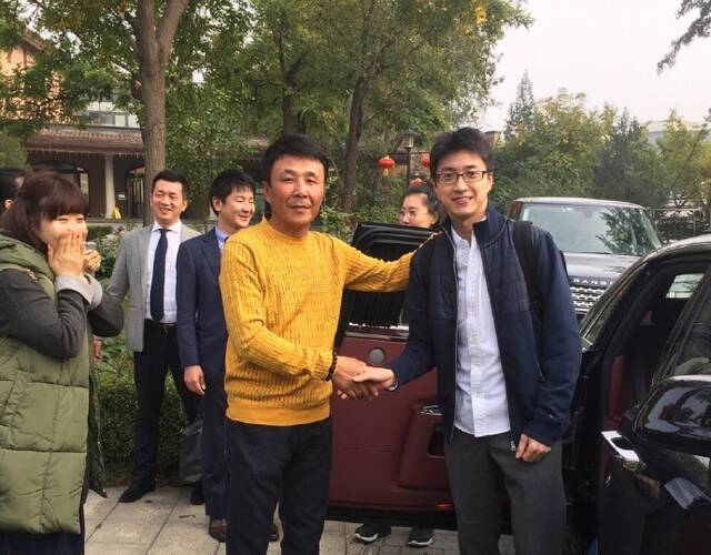 昨天,福原爱与老公江宏杰结束了在偶像王楠家的做客,作为吃货的福原爱