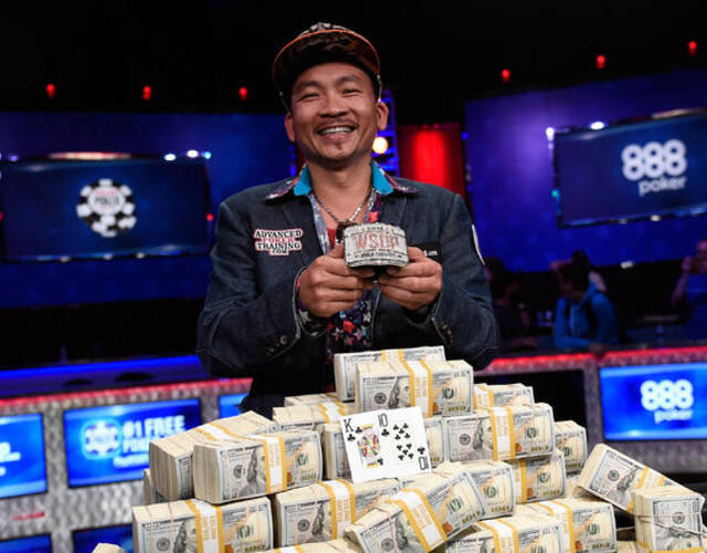 阮的故事非常传奇,他1977年出生在越南,24岁时移民美国,随后在加利福