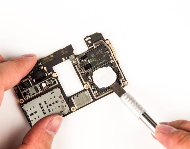 华为mate 9拆解 这工艺苹果也得服(图)