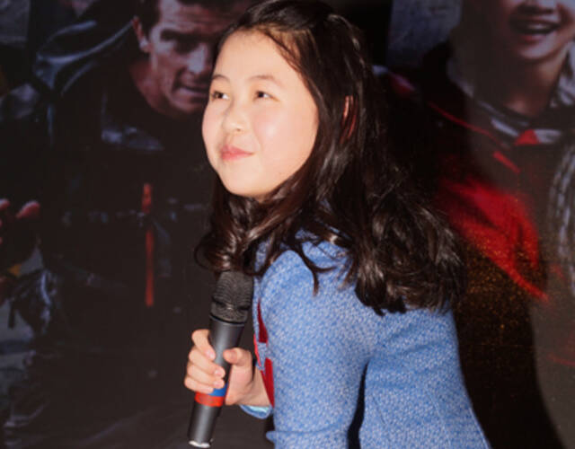 brenda玩起"恐怖箱"这种刺激的游戏,来也毫不畏惧.