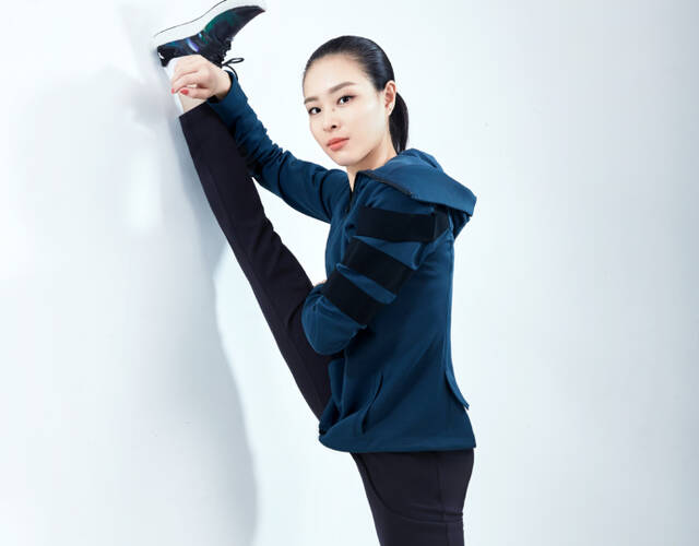吴敏霞完美演绎知性淑女