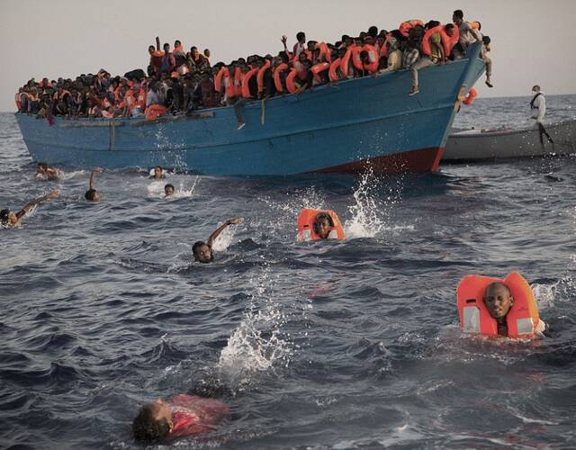 这些救生衣导致数百难民在海上溺亡