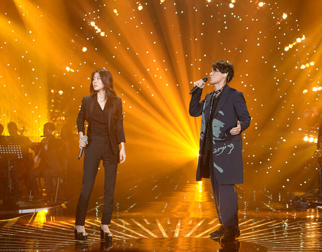 张碧晨与杨宗纬合唱.