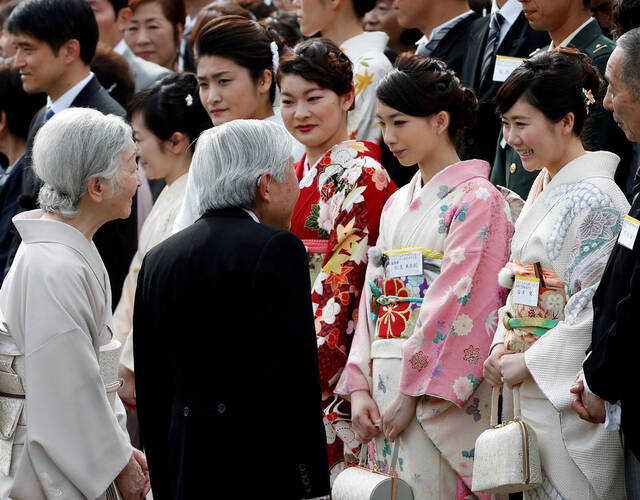 日本天皇接见福原爱 对爱酱寒暄问暖