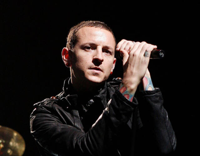 林肯公园主唱查斯特·贝宁顿自杀 生前照片回顾