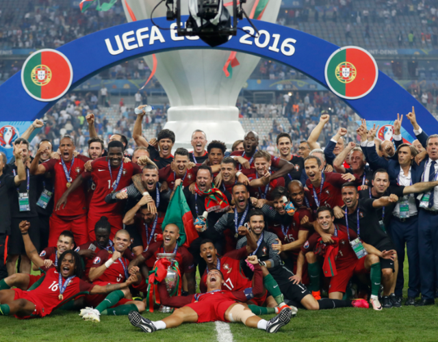 北京时间7月11日凌晨3点,引人瞩目的2016年欧洲杯决赛打响,葡萄牙1