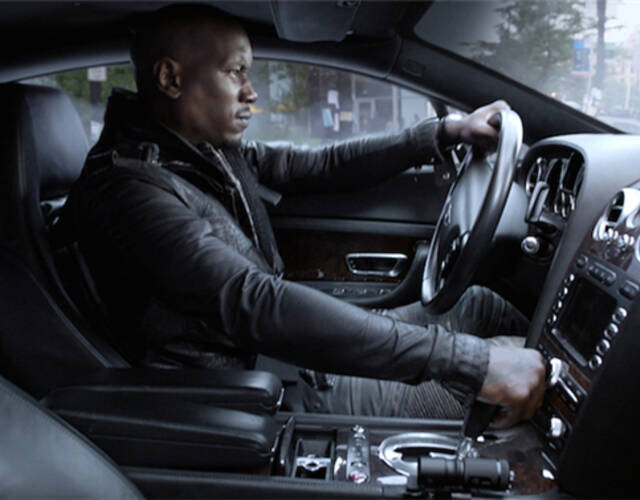 《速8》正式预告片全球发布 动作场面再度升级