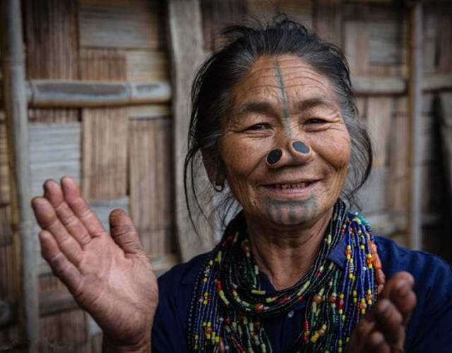 阿帕塔尼人主要居住在印度东北部阿鲁纳恰尔邦的喜马拉雅山东部低矮