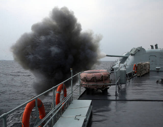 中国海军黄海演练投放了什么