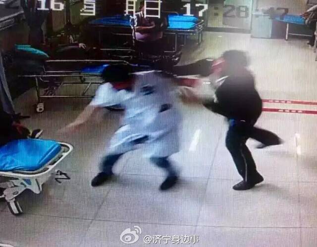 山东曲阜市人民医院一外科医生无辜被病人家属殴打
